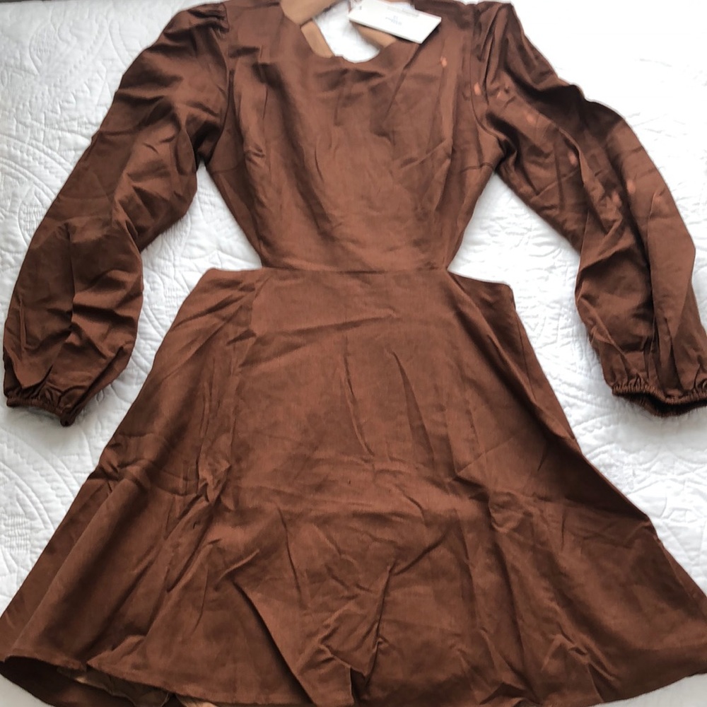 Brown puff-sleeve dress